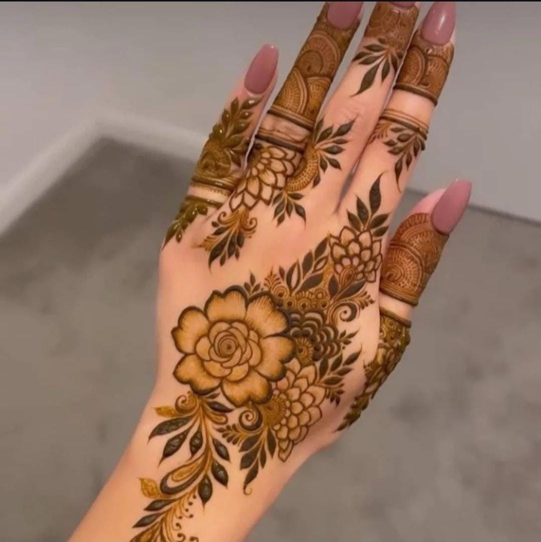 Royal Design Mehndi with intricate lattice patterns