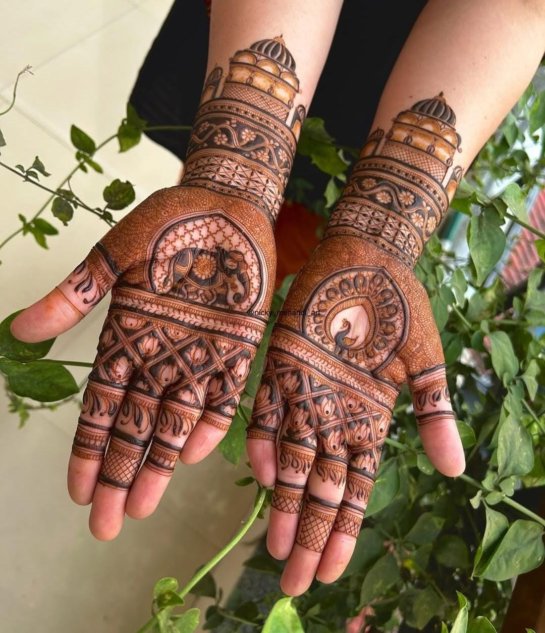 Yet another beautiful Mehndi design for Karwa Chauth.