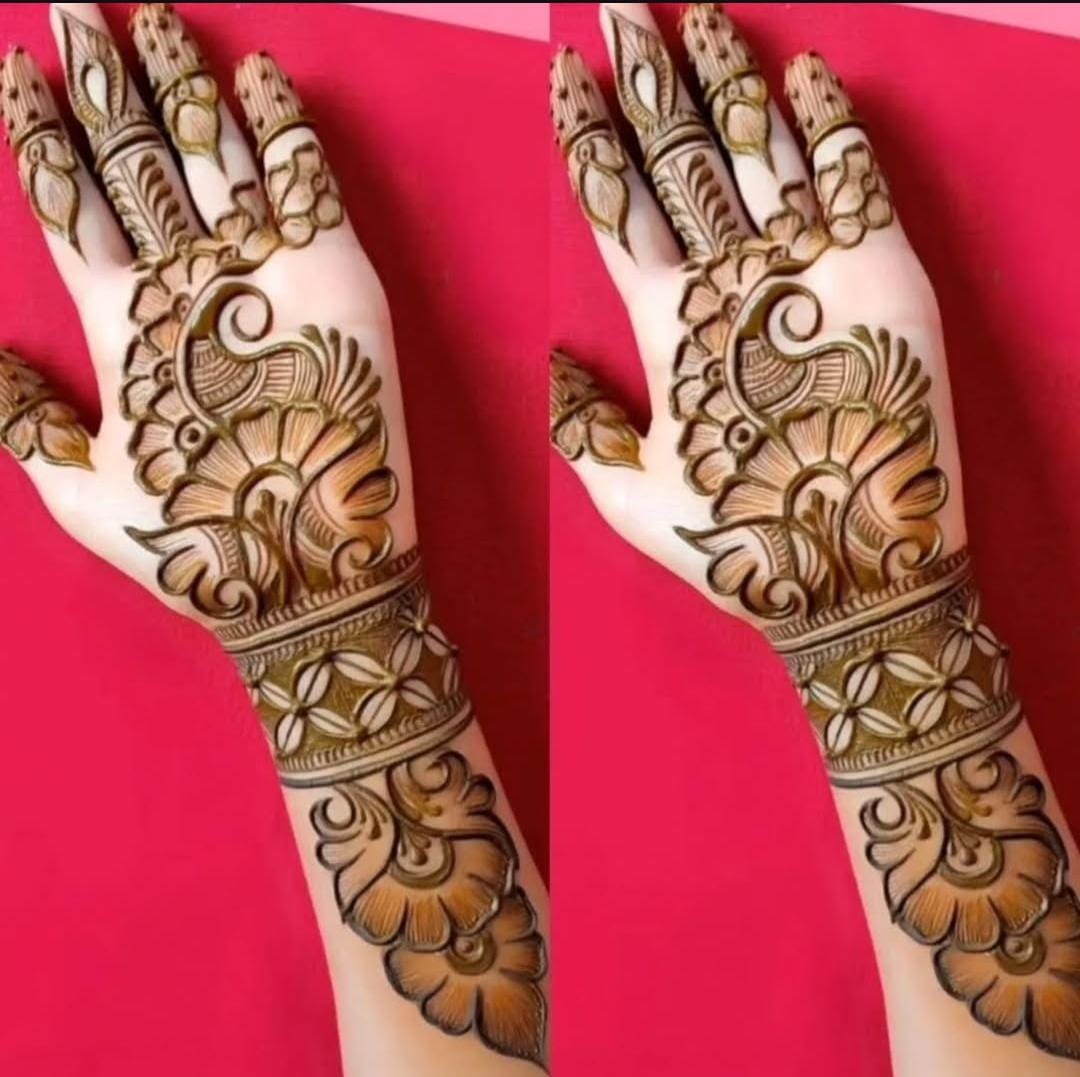 Arabic Mehndi design with bracelet-like patterns